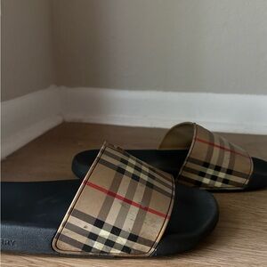 Burberry Men's Black and Brown Check Slides